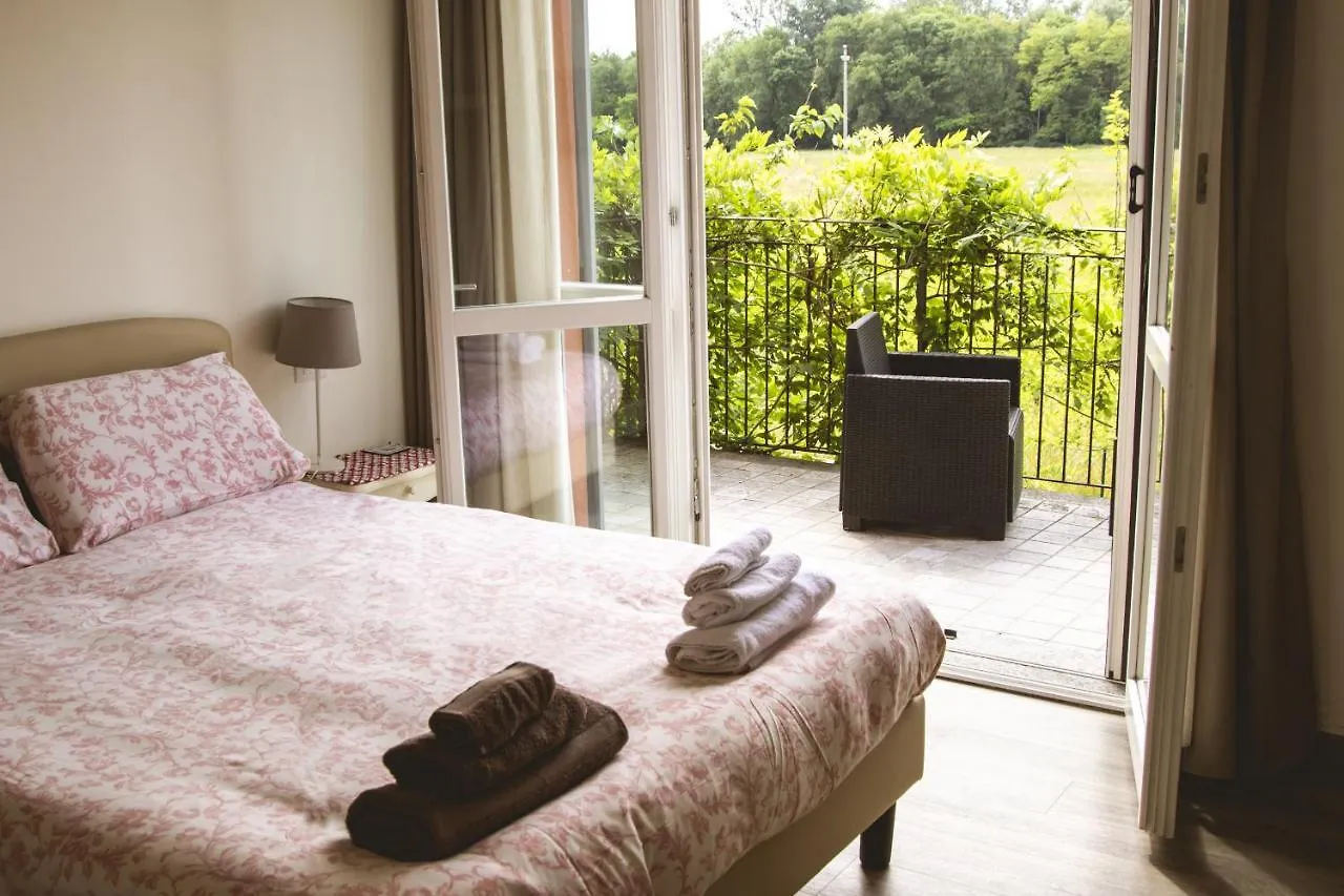 וארסה Agriturismo Familiare I Giardini Del Lago 0*,  איטליה