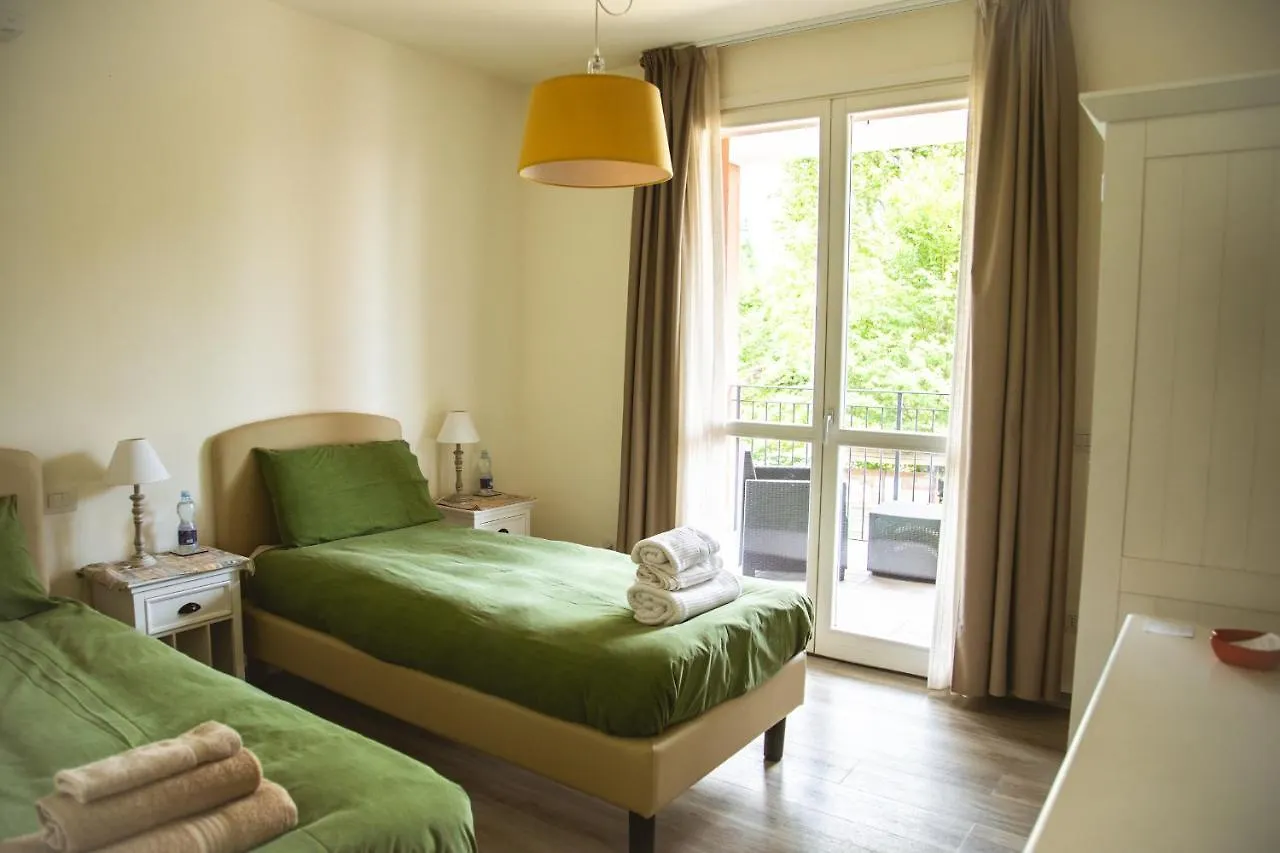 וארסה Agriturismo Familiare I Giardini Del Lago בית חווה